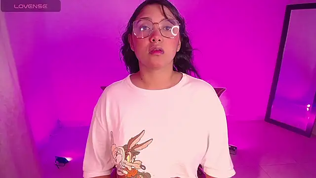 Snapshot of DIANEE_01 chatting on October 19, 1:17 am DIANEE 01 online show from October 19, 1:17 am