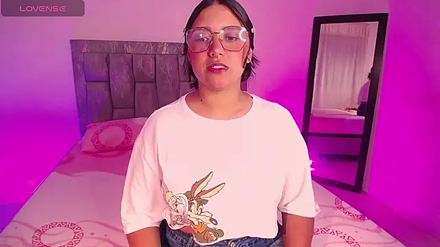 Snapshot of DIANEE_01 chatting on November 1, 9:17 pm DIANEE 01 online show from November 1, 9:17 pm