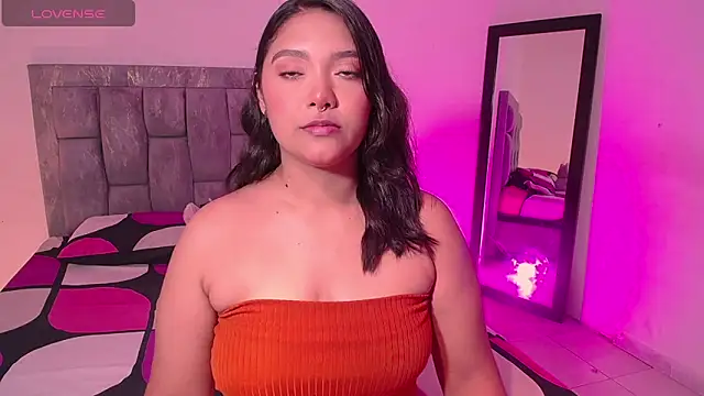 DIANEE 01 online show from January 6, 10:56 pm