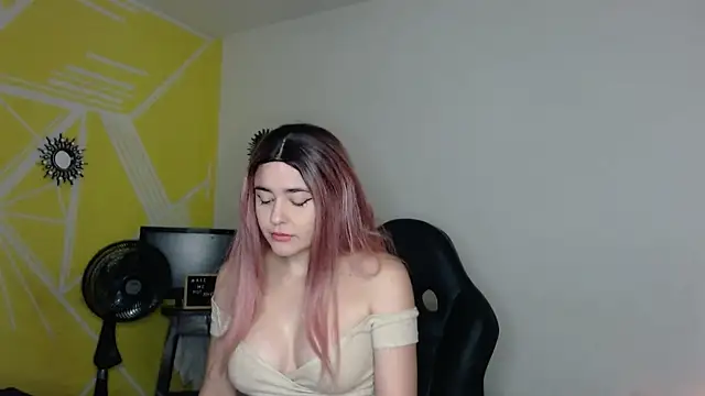 Nikolle Rouss online show from September 19, 3:24 pm