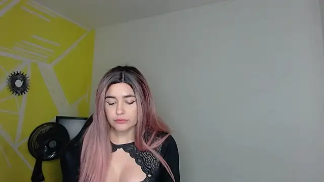 Nikolle Rouss online show from September 27, 7:30 pm