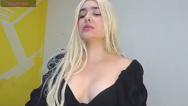 Snapshot of Nikolle_Rouss chatting on June 13, 7:01 pm Nikolle Rouss online show from June 13, 7:01 pm