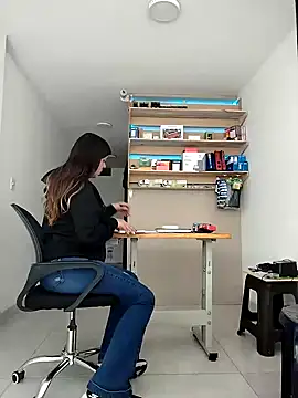 Snapshot of natalie_cowens chatting on February 5, 5:20 pm natalie cowens online show from February 5, 5:20 pm