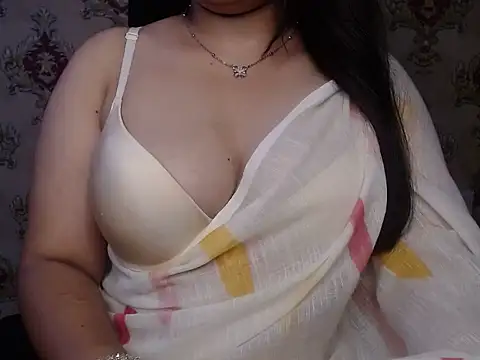 Snapshot of MiniBeast chatting on October 29, 2:19 pm MiniBeast online show from October 29, 2:19 pm