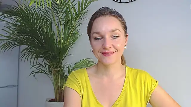 Snapshot of AliciaDesire chatting on December 2, 7:58 am AliciaDesire online show from December 2, 7:58 am