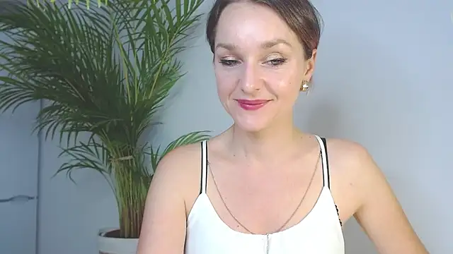 Snapshot of AliciaDesire chatting on December 3, 11:44 am AliciaDesire online show from December 3, 11:44 am