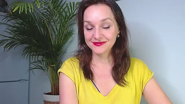 Snapshot of AliciaDesire chatting on December 9, 6:14 pm AliciaDesire online show from December 9, 6:14 pm