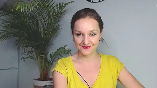 Snapshot of AliciaDesire chatting on December 11, 7:14 pm AliciaDesire online show from December 11, 7:14 pm