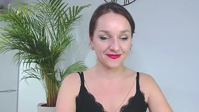 Snapshot of AliciaDesire chatting on December 12, 3:27 pm AliciaDesire online show from December 12, 3:27 pm