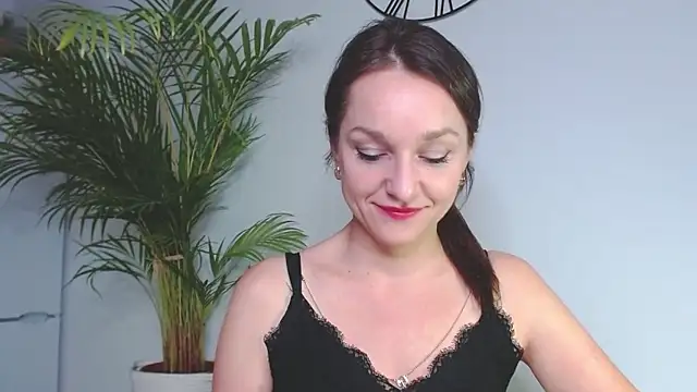 Snapshot of AliciaDesire chatting on December 12, 6:31 pm AliciaDesire online show from December 12, 6:31 pm