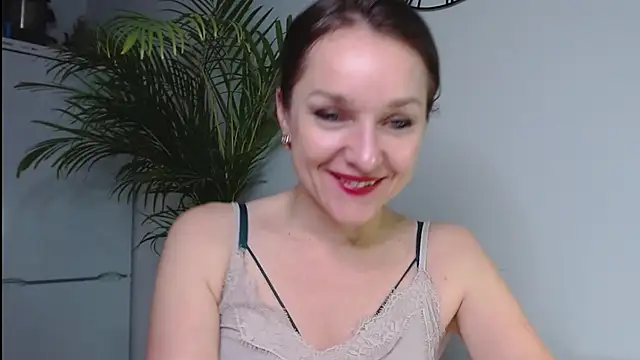 Snapshot of AliciaDesire chatting on December 19, 3:41 pm AliciaDesire online show from December 19, 3:41 pm