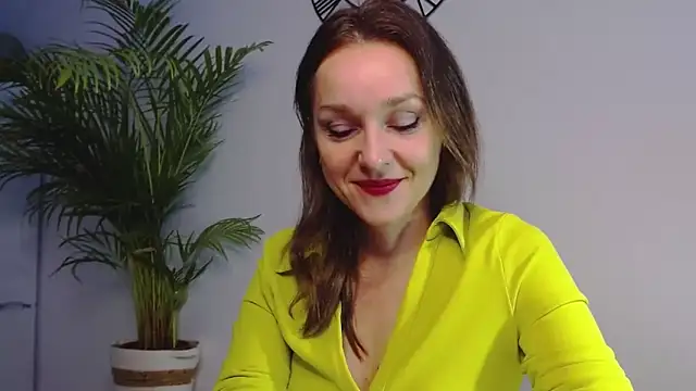 Snapshot of AliciaDesire chatting on January 6, 8:03 am AliciaDesire online show from January 6, 8:03 am