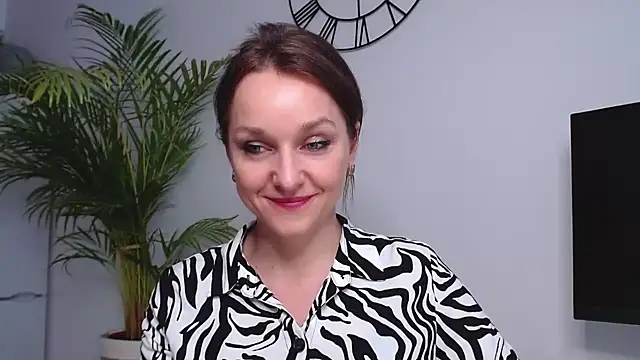 Snapshot of AliciaDesire chatting on January 8, 10:59 am AliciaDesire online show from January 8, 10:59 am