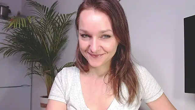 Snapshot of AliciaDesire chatting on January 9, 7:52 am AliciaDesire online show from January 9, 7:52 am