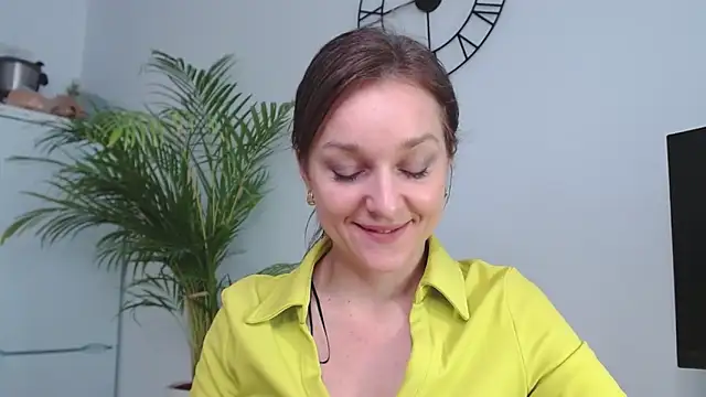 Snapshot of AliciaDesire chatting on January 13, 10:47 am AliciaDesire online show from January 13, 10:47 am