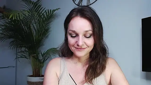 Snapshot of AliciaDesire chatting on January 14, 4:08 pm AliciaDesire online show from January 14, 4:08 pm