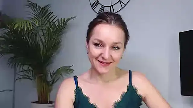 Snapshot of AliciaDesire chatting on January 16, 8:00 am AliciaDesire online show from January 16, 8:00 am