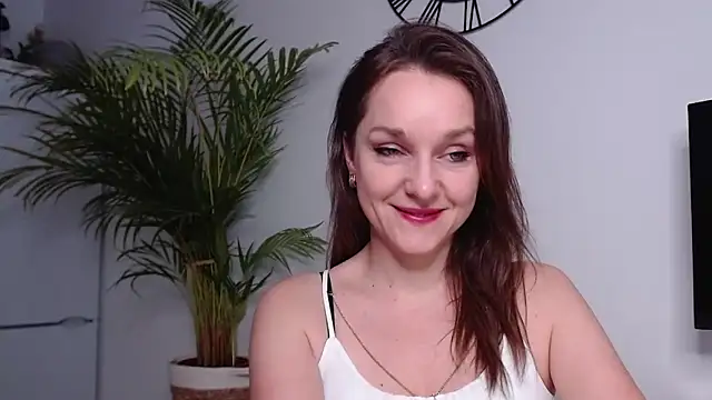 Snapshot of AliciaDesire chatting on January 20, 7:58 am AliciaDesire online show from January 20, 7:58 am