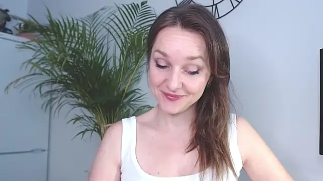 Snapshot of AliciaDesire chatting on February 3, 8:02 am AliciaDesire online show from February 3, 8:02 am