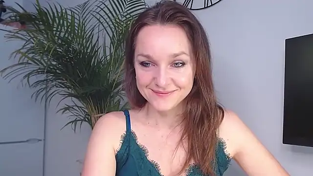 Snapshot of AliciaDesire chatting on February 4, 7:51 am AliciaDesire online show from February 4, 7:51 am