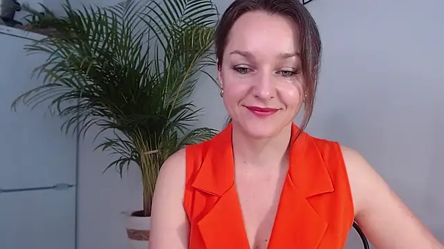 Snapshot of AliciaDesire chatting on February 6, 7:56 am AliciaDesire online show from February 6, 7:56 am