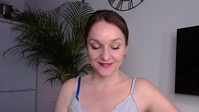 Snapshot of AliciaDesire chatting on February 7, 3:08 pm AliciaDesire online show from February 7, 3:08 pm