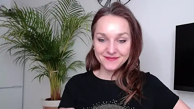 Snapshot of AliciaDesire chatting on February 10, 2:59 pm AliciaDesire online show from February 10, 2:59 pm