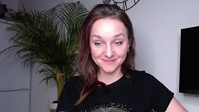 Snapshot of AliciaDesire chatting on February 10, 6:13 pm AliciaDesire online show from February 10, 6:13 pm