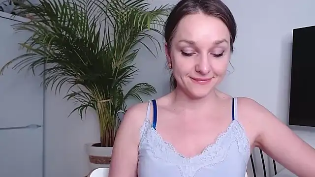 Snapshot of AliciaDesire chatting on February 12, 3:27 pm AliciaDesire online show from February 12, 3:27 pm