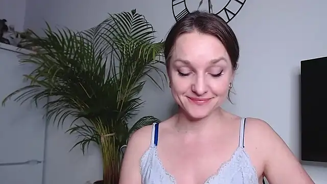 Snapshot of AliciaDesire chatting on February 12, 6:30 pm AliciaDesire online show from February 12, 6:30 pm