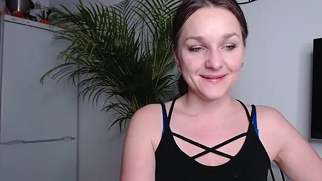 Snapshot of AliciaDesire chatting on February 13, 2:52 pm AliciaDesire online show from February 13, 2:52 pm