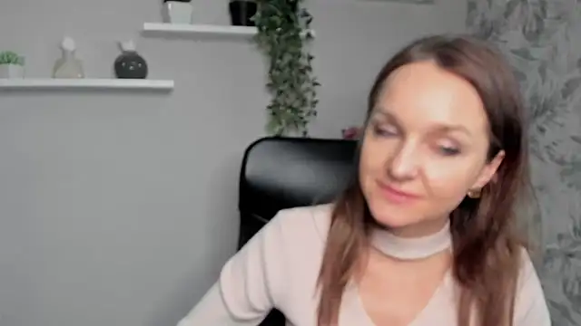 Snapshot of AliciaDesire chatting on February 20, 5:51 pm AliciaDesire online show from February 20, 5:51 pm