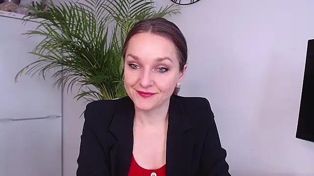 Snapshot of AliciaDesire chatting on March 5, 8:00 am AliciaDesire online show from March 5, 8:00 am