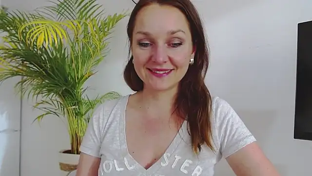 Snapshot of AliciaDesire chatting on March 18, 3:42 pm AliciaDesire online show from March 18, 3:42 pm