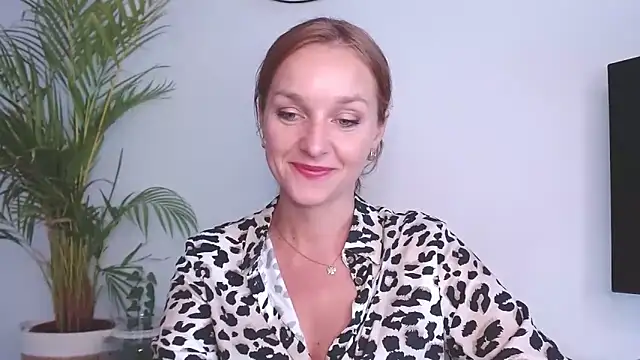 Snapshot of AliciaDesire chatting on September 12, 6:35 am AliciaDesire online show from September 12, 6:35 am