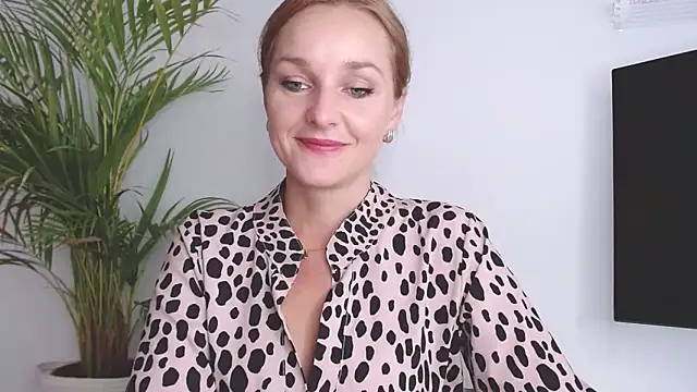 Snapshot of AliciaDesire chatting on September 26, 6:39 am AliciaDesire online show from September 26, 6:39 am