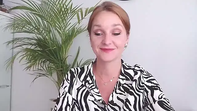 Snapshot of AliciaDesire chatting on September 29, 1:38 pm AliciaDesire online show from September 29, 1:38 pm