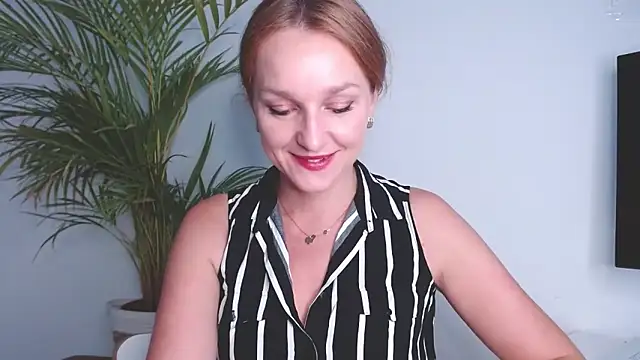 Snapshot of AliciaDesire chatting on September 30, 5:56 am AliciaDesire online show from September 30, 5:56 am