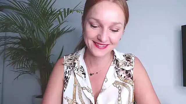 Snapshot of AliciaDesire chatting on October 1, 6:08 am AliciaDesire online show from October 1, 6:08 am