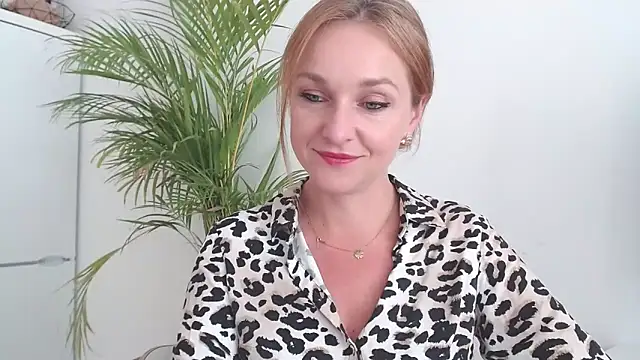 Snapshot of AliciaDesire chatting on October 14, 1:01 pm AliciaDesire online show from October 14, 1:01 pm