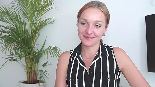 Snapshot of AliciaDesire chatting on October 16, 1:12 pm AliciaDesire online show from October 16, 1:12 pm