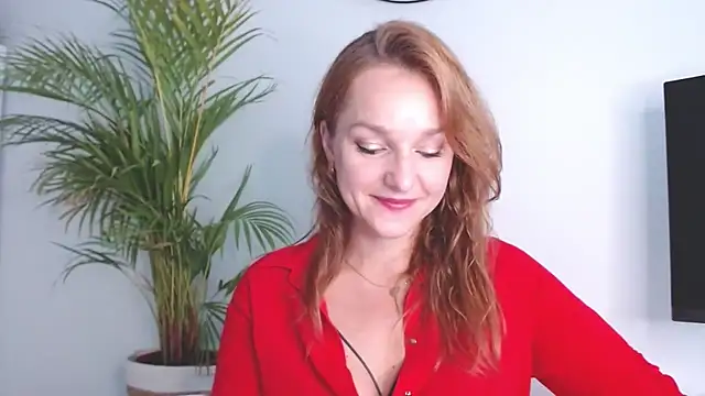 Snapshot of AliciaDesire chatting on October 21, 6:47 am AliciaDesire online show from October 21, 6:47 am