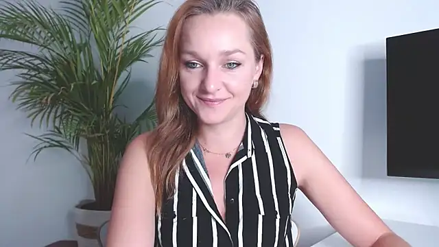 Snapshot of AliciaDesire chatting on October 29, 6:59 am AliciaDesire online show from October 29, 6:59 am