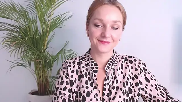 Snapshot of AliciaDesire chatting on October 30, 6:59 am AliciaDesire online show from October 30, 6:59 am