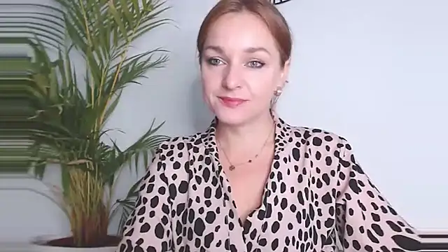 Snapshot of AliciaDesire chatting on November 13, 7:07 am AliciaDesire online show from November 13, 7:07 am