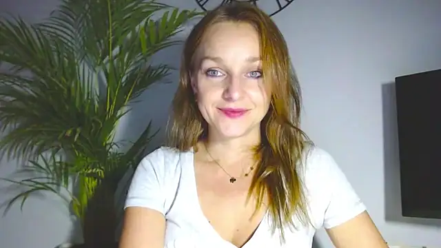 Snapshot of AliciaDesire chatting on November 17, 3:29 pm AliciaDesire online show from November 17, 3:29 pm