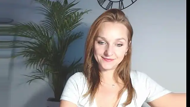 Snapshot of AliciaDesire chatting on November 19, 1:55 pm AliciaDesire online show from November 19, 1:55 pm