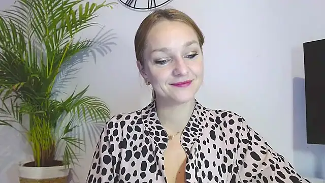 Snapshot of AliciaDesire chatting on November 21, 6:56 am AliciaDesire online show from November 21, 6:56 am