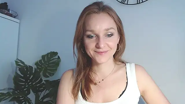 AliciaDesire online show from March 18, 6:49 am