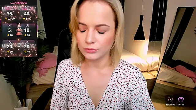 Snapshot of JessicaBeverly chatting on December 5, 5:49 am JessicaBeverly online show from December 5, 5:49 am